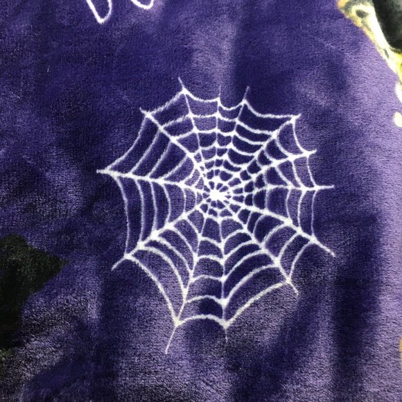 Rae Dunn Halloween BUBBLE BUBBLE TOIL & TROUBLE Throw Blanket Witch Cauldron Web - Picture 5 of 8